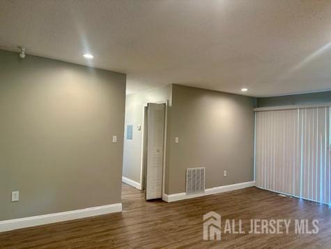 3 Farnham Square Parlin NJ 08859