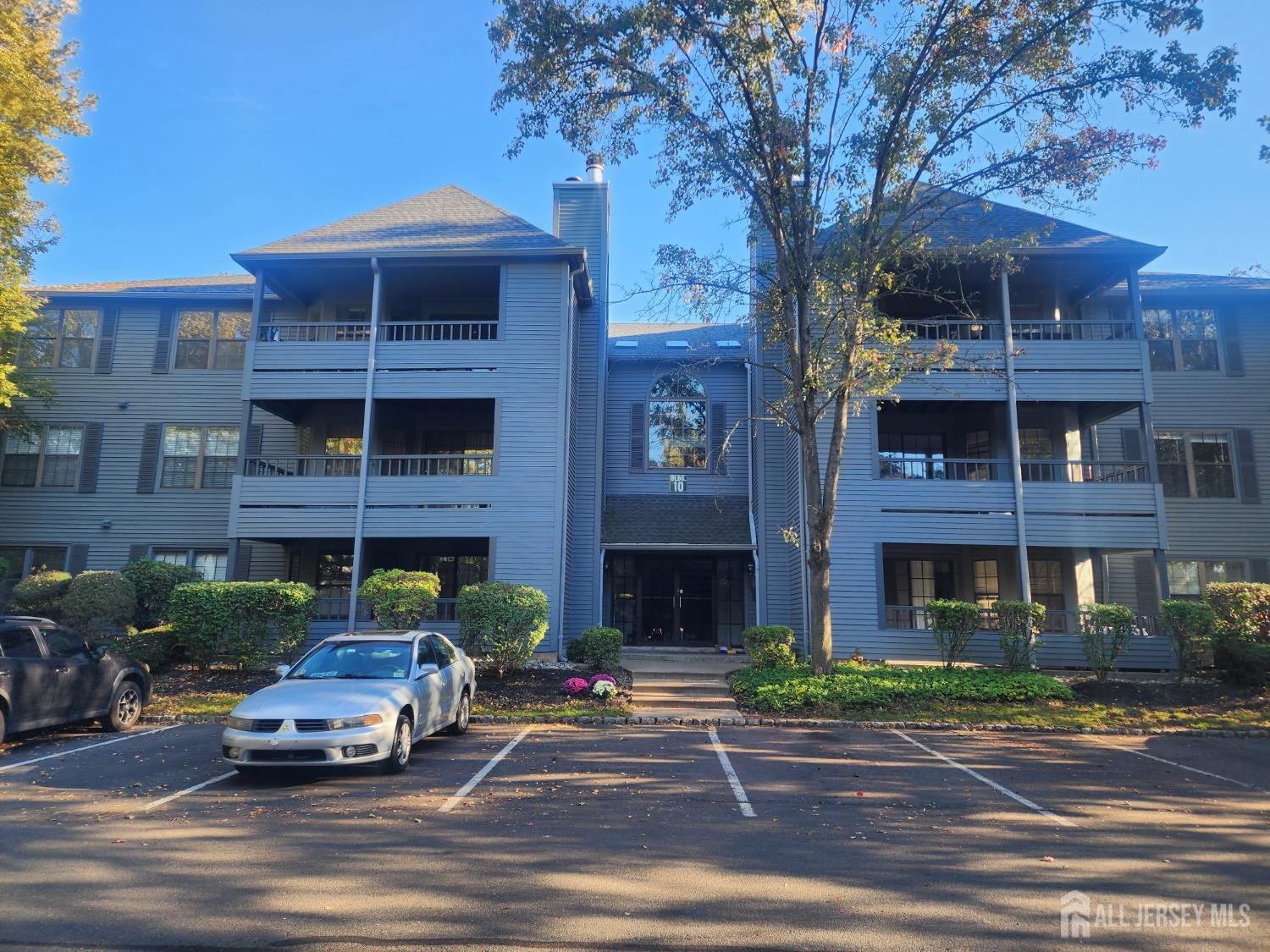 1008 Woodhaven Drive Edison NJ 08817