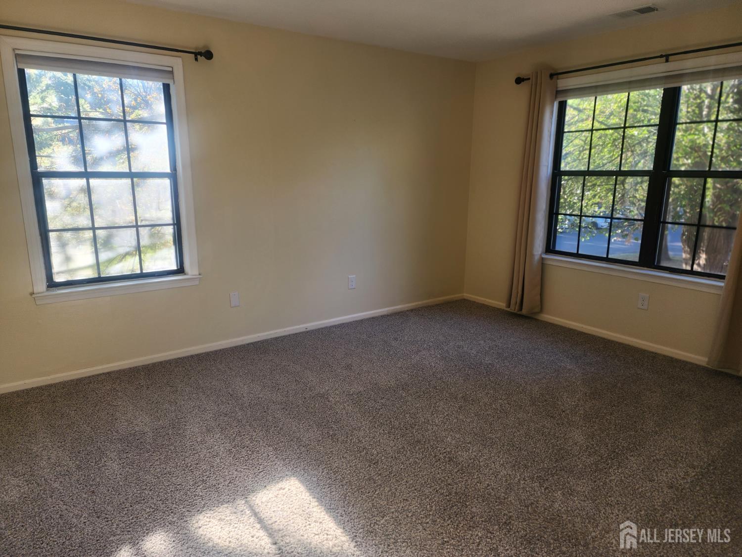 1008 Woodhaven Drive Edison NJ 08817