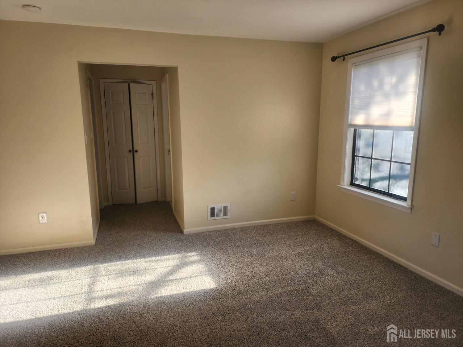 1008 Woodhaven Drive Edison NJ 08817