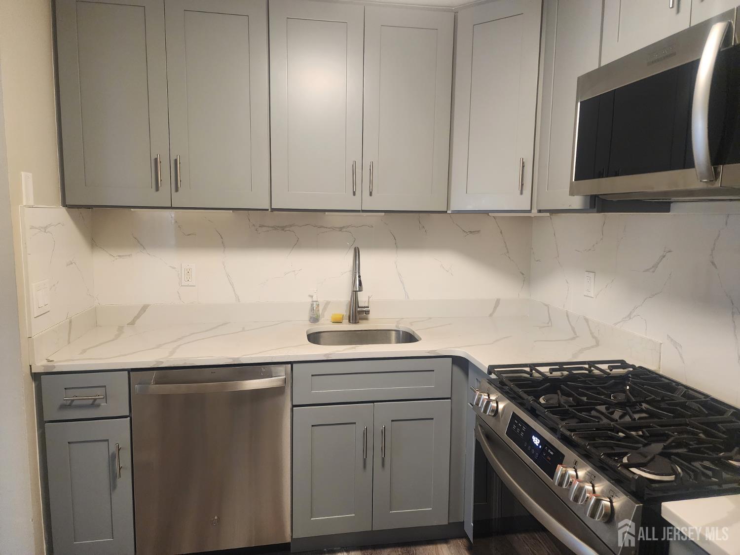 1008 Woodhaven Drive Edison NJ 08817