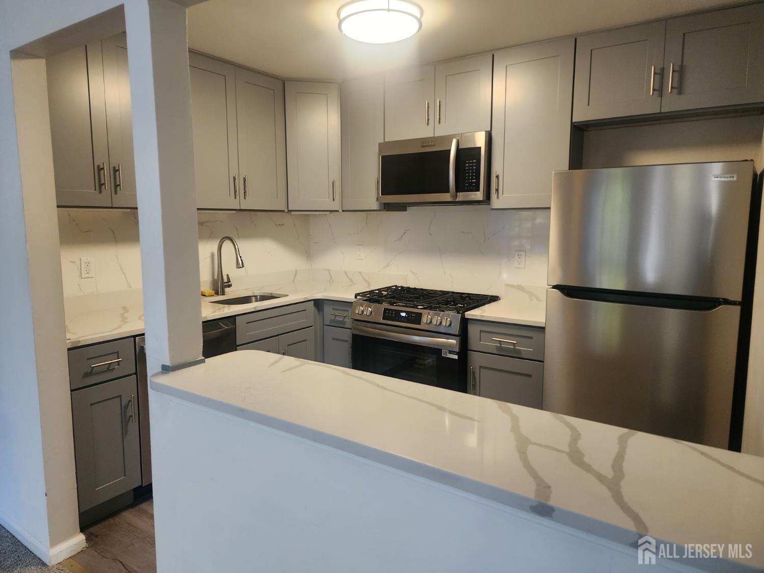 1008 Woodhaven Drive Edison NJ 08817