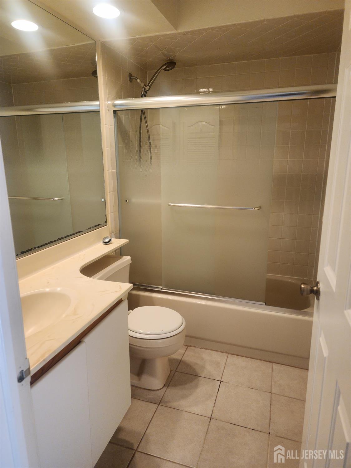 1008 Woodhaven Drive Edison NJ 08817