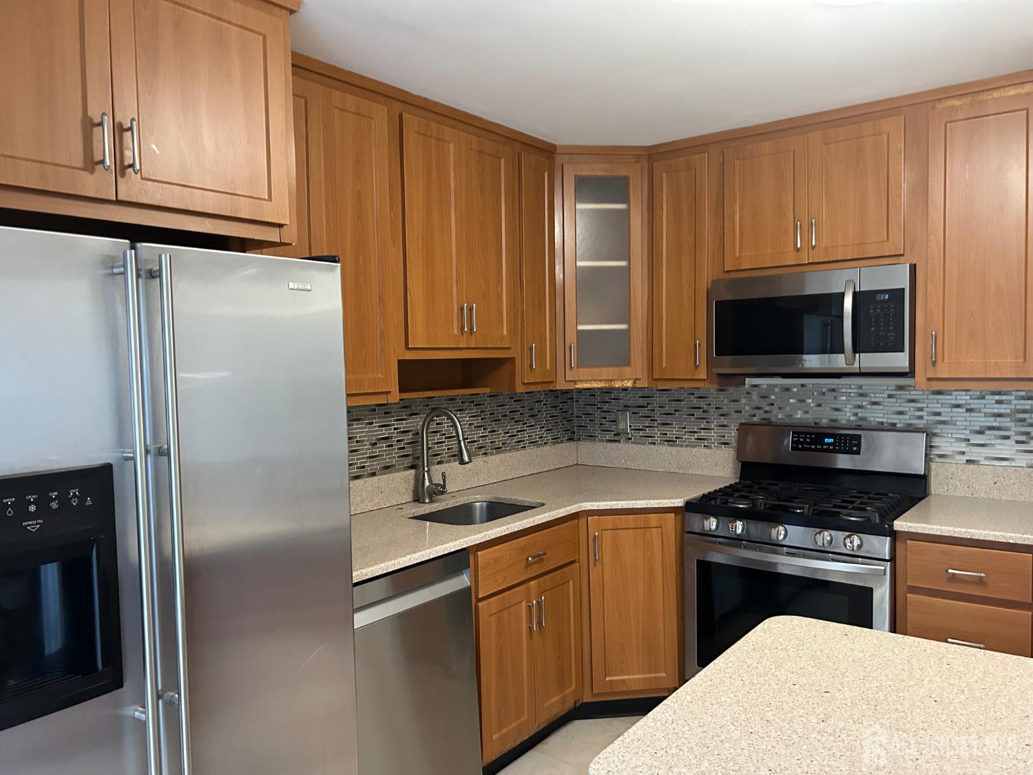 28 Renaissance Lane New Brunswick NJ 08901