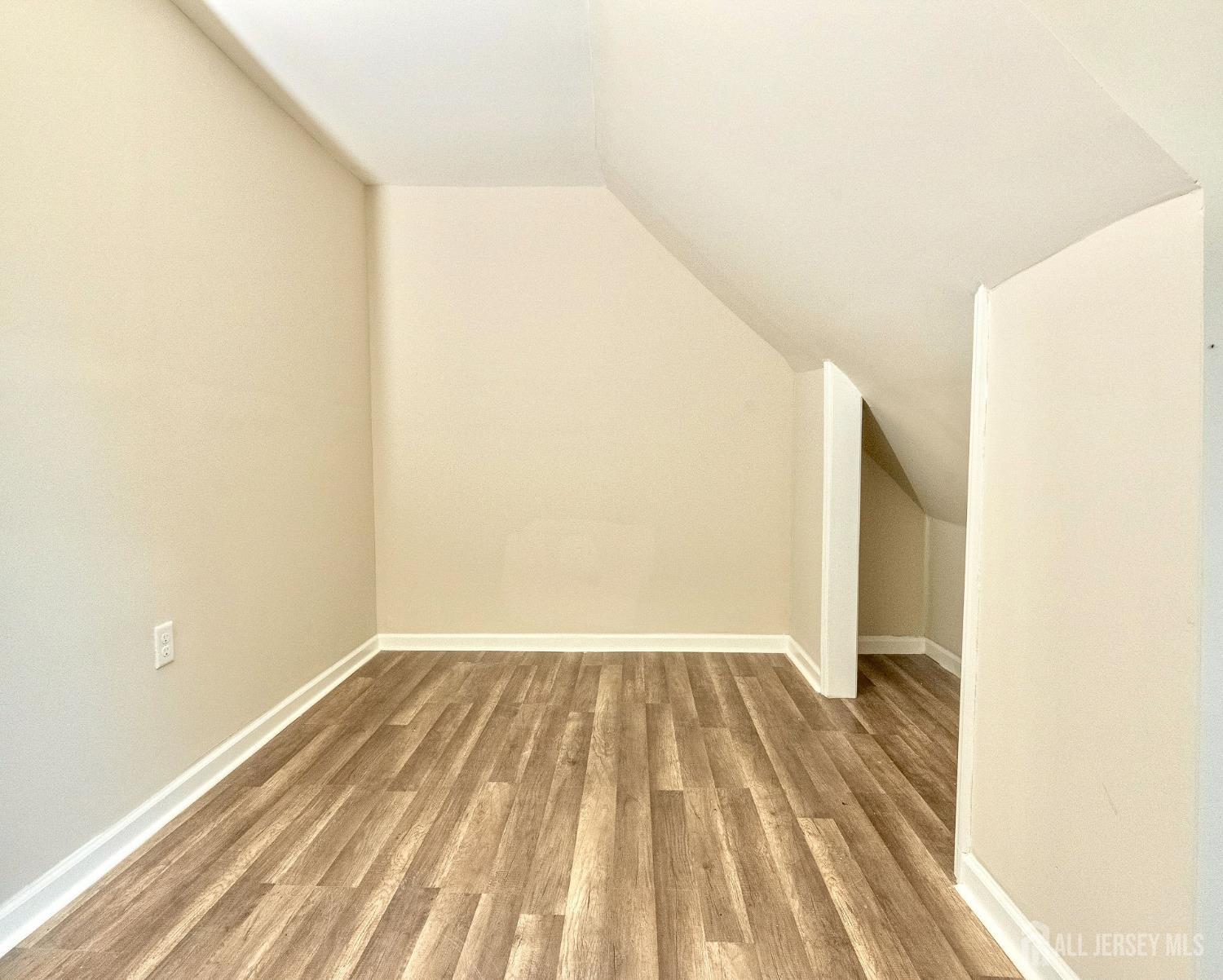 186 N 17th Street East Orange NJ 07017