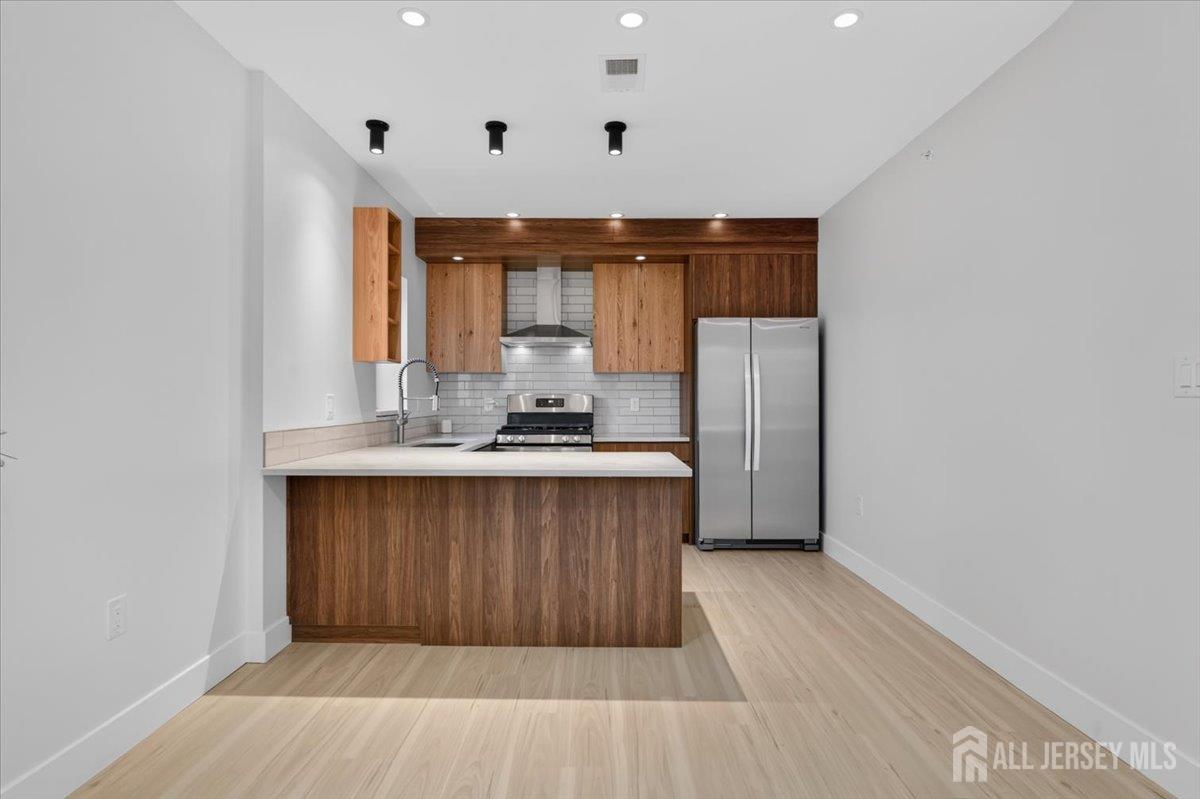 810 N 2nd Avenue Highland Park NJ 08904