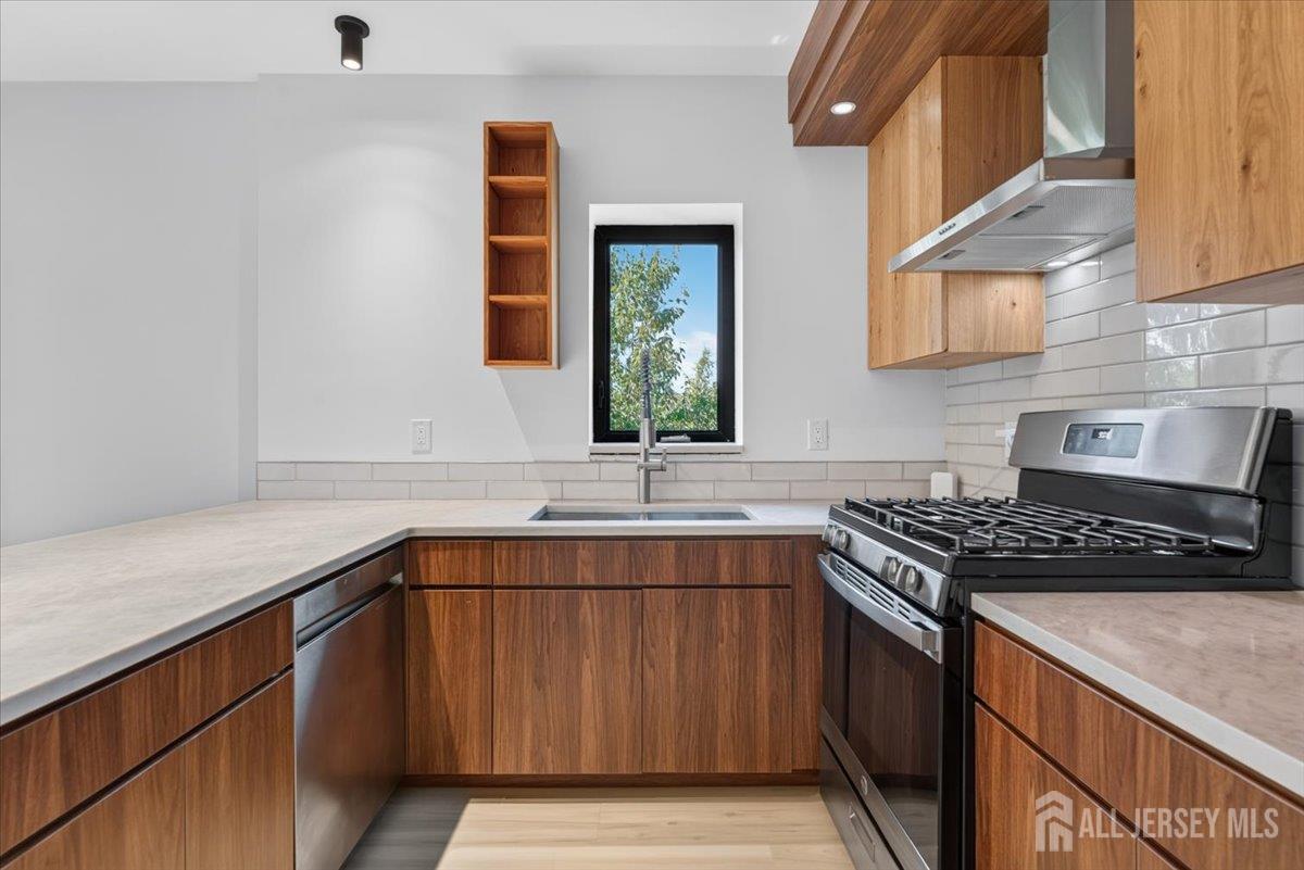 810 N 2nd Avenue Highland Park NJ 08904