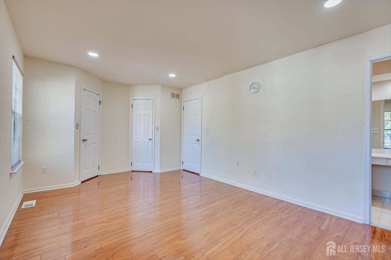 1402 Timber Oaks Road Edison NJ 08820