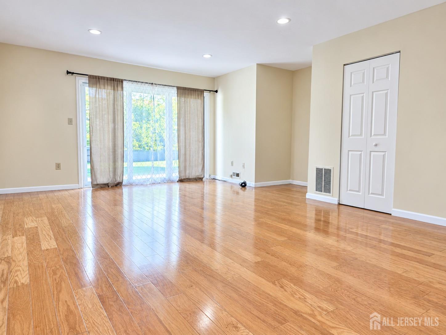 240 Hampshire Court Piscataway NJ 08854