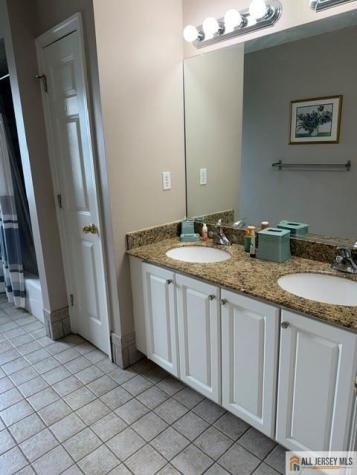 4 Applegate Court Cranbury NJ 08512