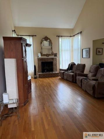 4 Applegate Court Cranbury NJ 08512