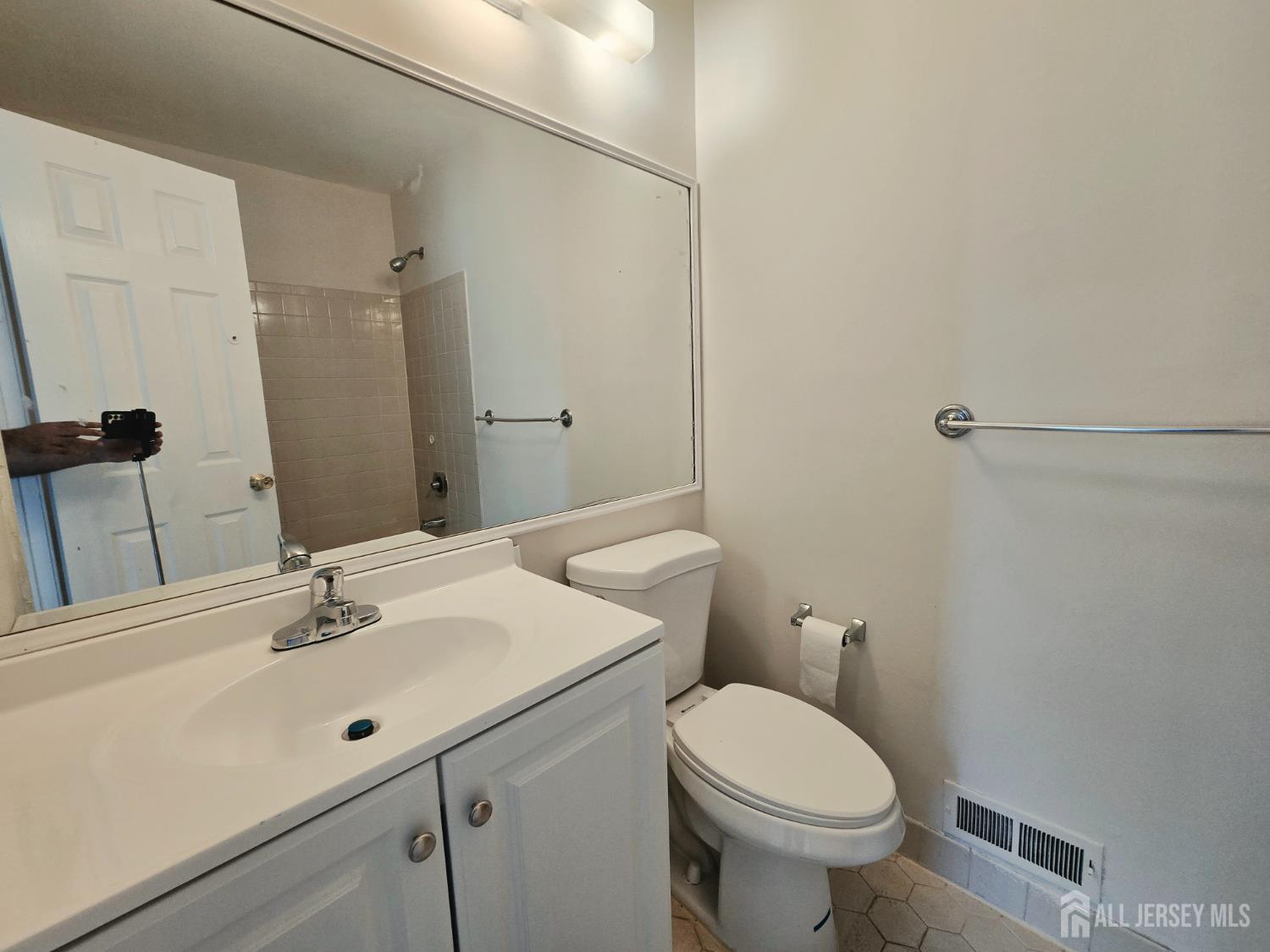 187 Hampshire Court Piscataway NJ 08854