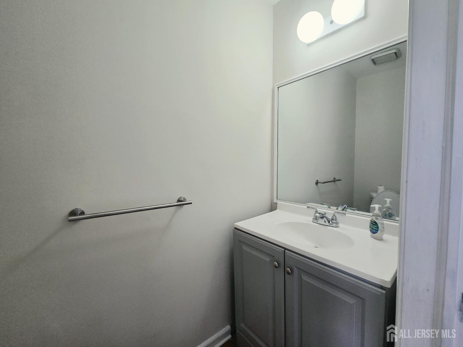 187 Hampshire Court Piscataway NJ 08854