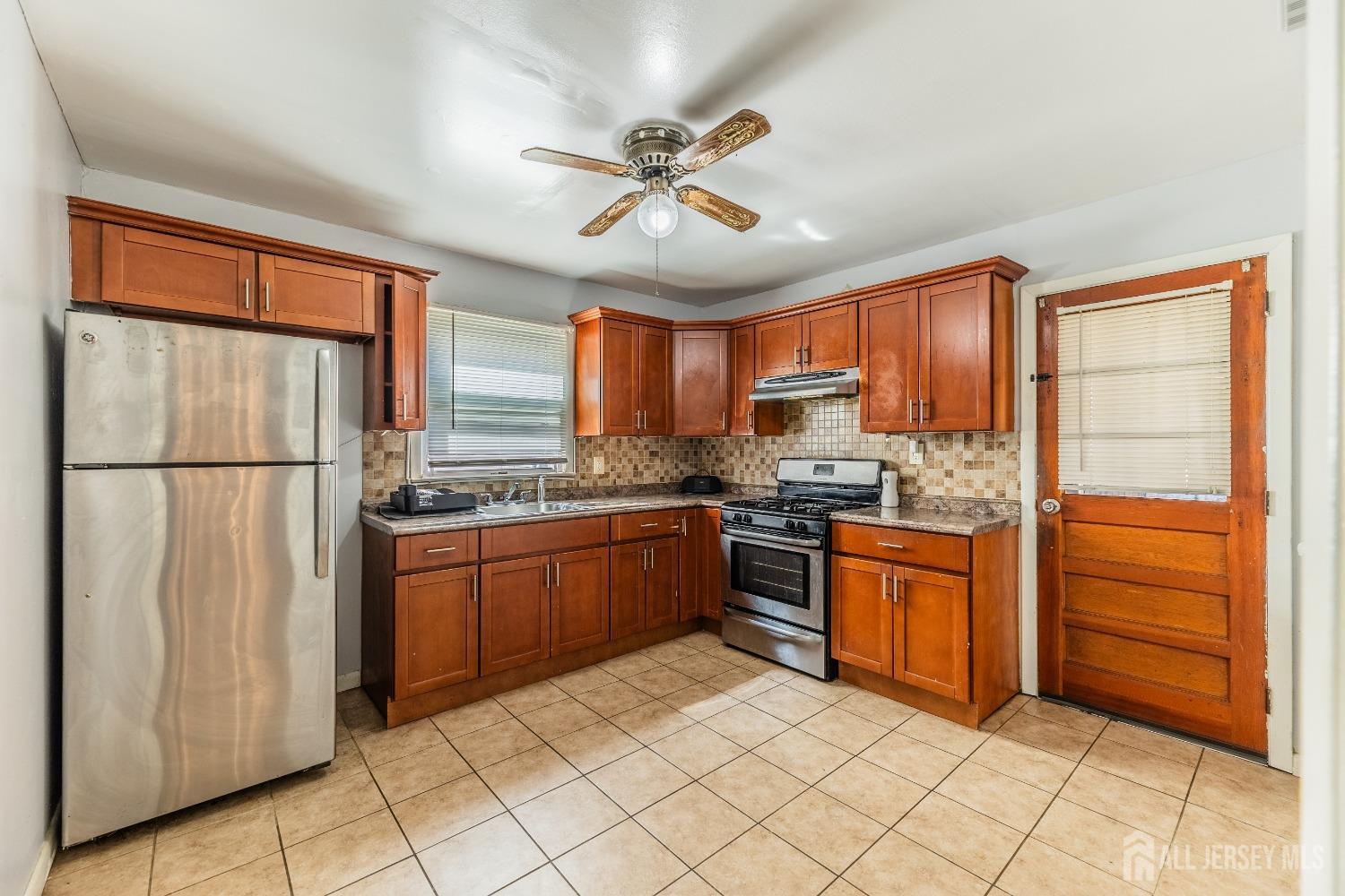 111 Emerson Street Carteret NJ 07008