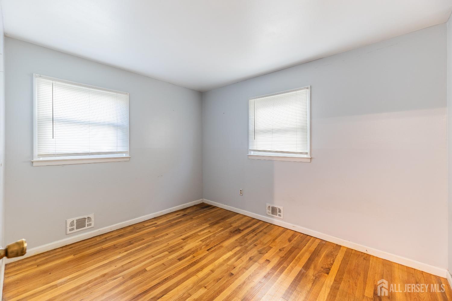 111 Emerson Street Carteret NJ 07008