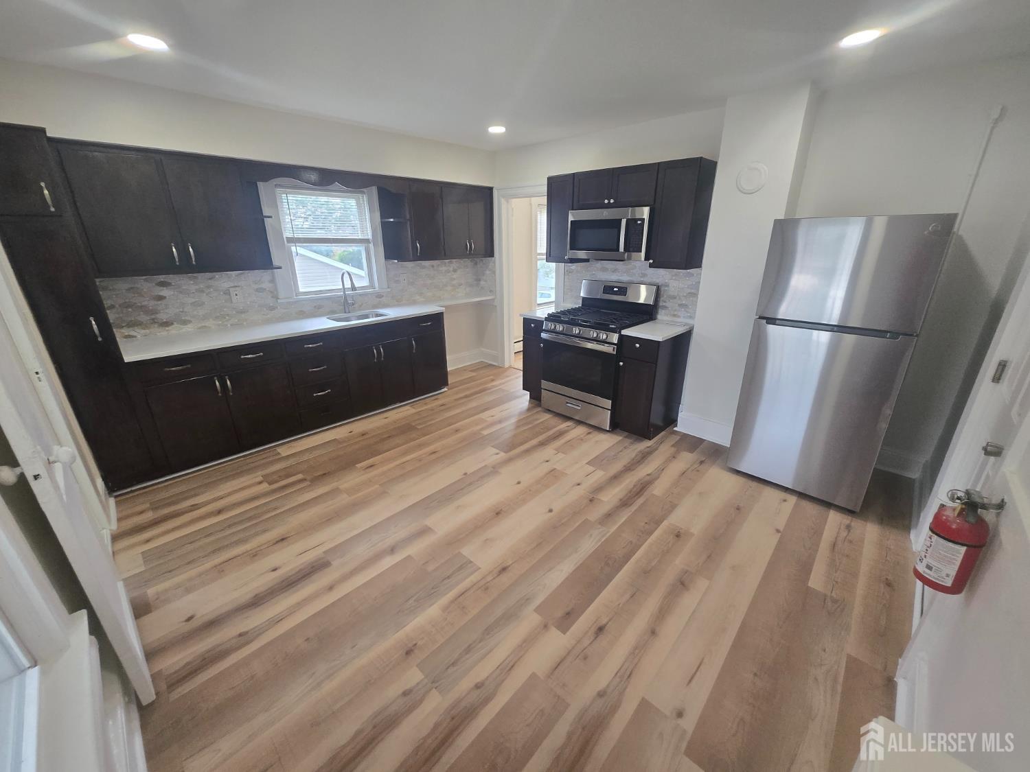 10 N 6th Avenue N Manville NJ 08835