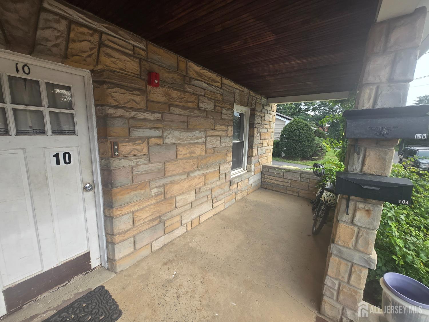 10 N 6th Avenue N Manville NJ 08835