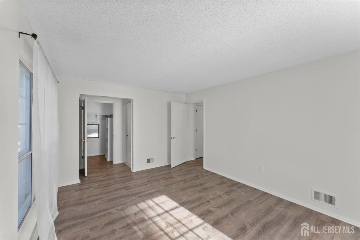 85 Caitlin Court Franklin NJ 08823