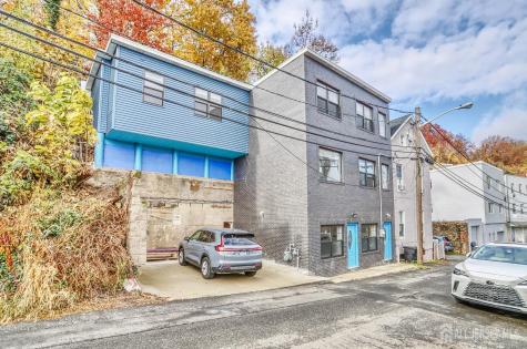 9017 Riverside Place North Bergen NJ 0747