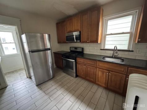 7 Maple Street New Brunswick NJ 08901