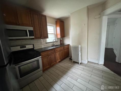 7 Maple Street New Brunswick NJ 08901