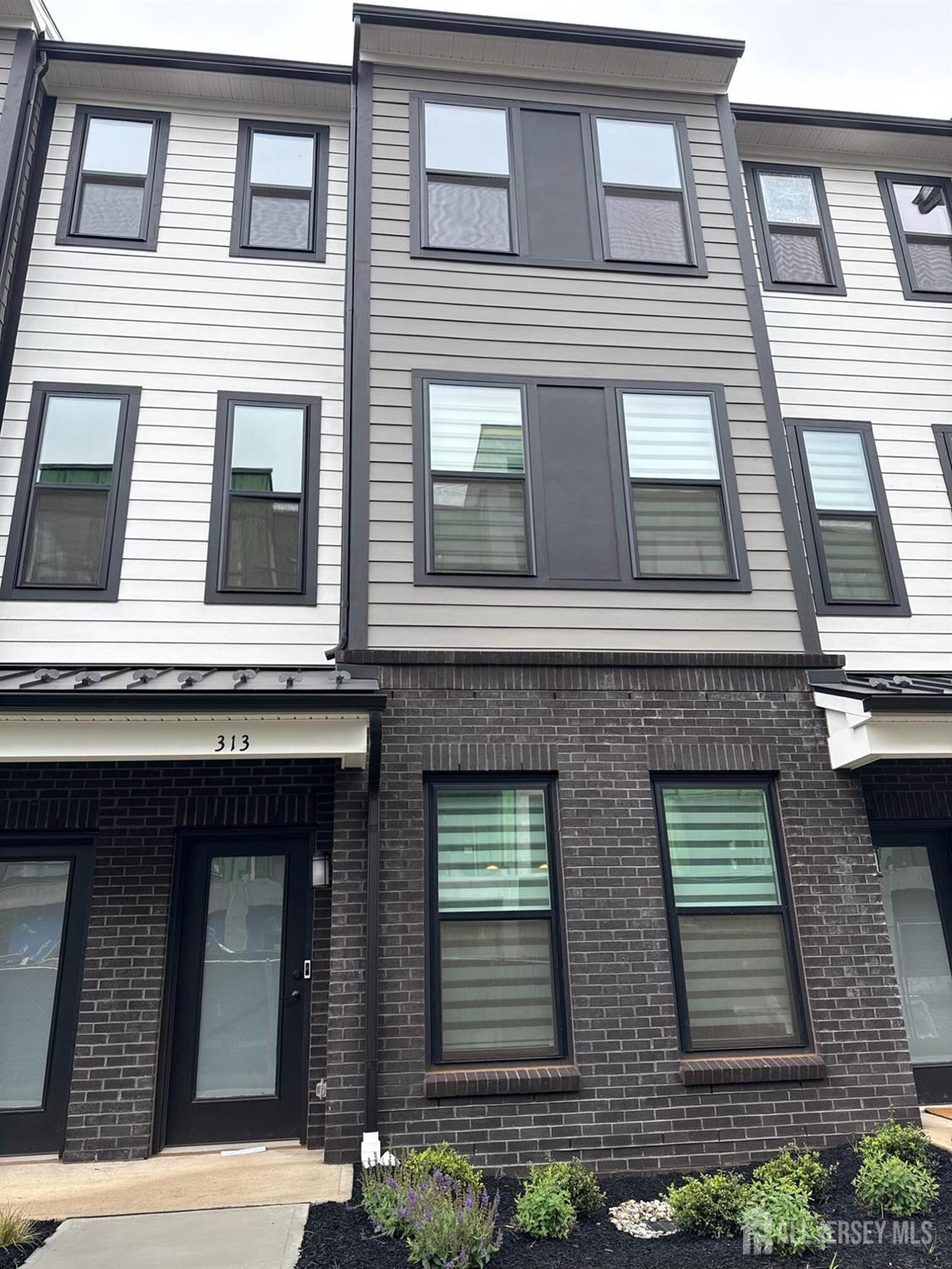313 Sadie Circle New Brunswick NJ 08901