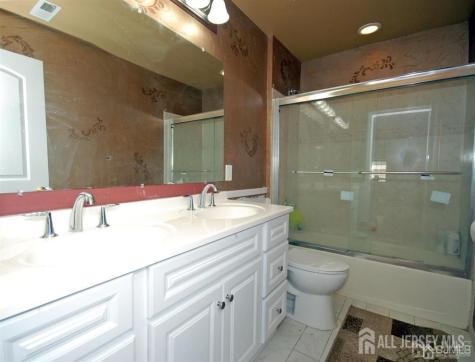 41 Fritz Drive Sayreville NJ 08872
