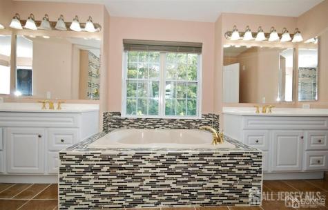 41 Fritz Drive Sayreville NJ 08872