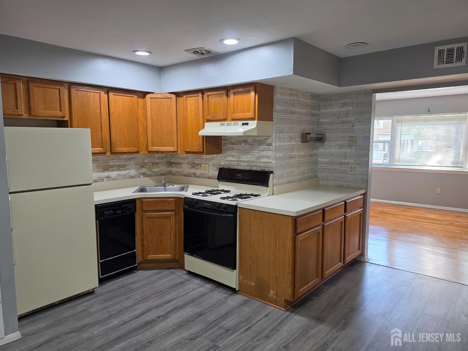197 Evergreen Road Edison NJ 08837