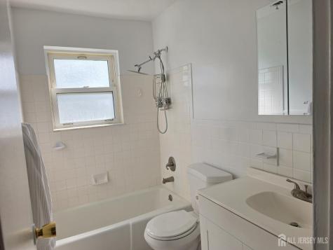 197 Evergreen Road Edison NJ 08837