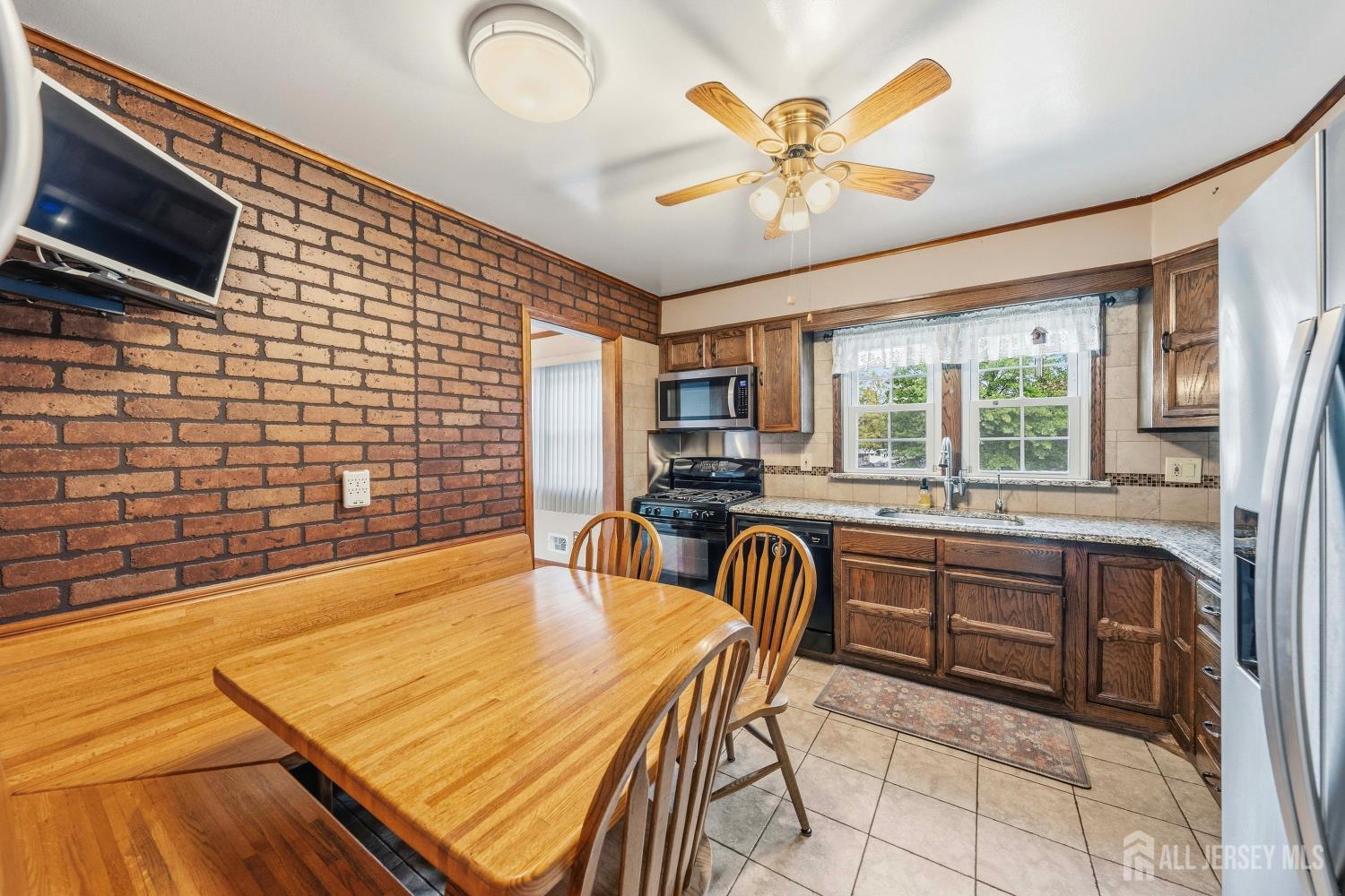 62 Pinho Avenue Carteret NJ 07008