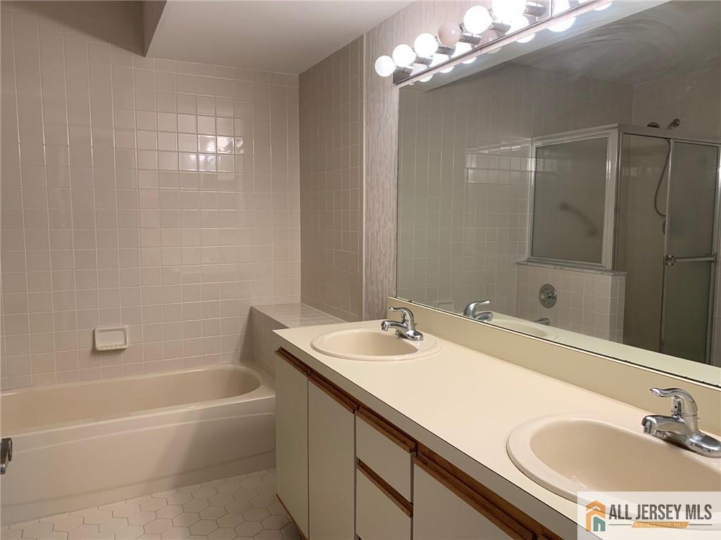 3 Edinburgh Drive Monroe NJ 08831
