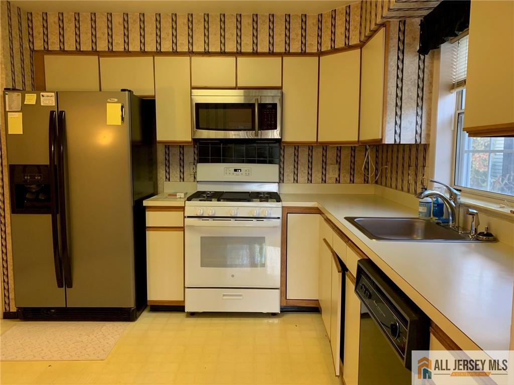3 Edinburgh Drive Monroe NJ 08831