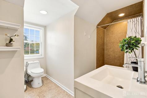 74 Elmwood Avenue Edison NJ 08837