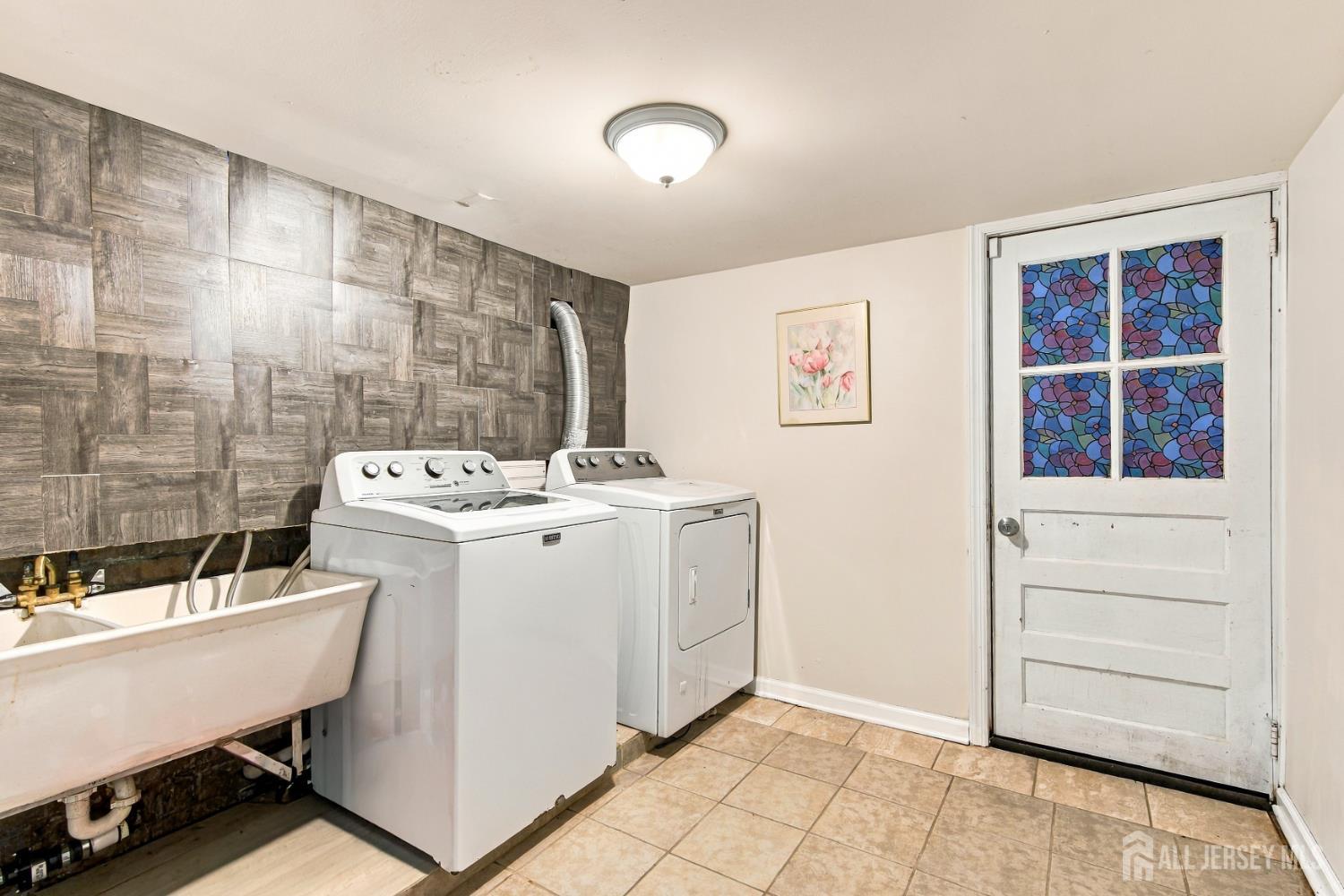 74 Elmwood Avenue Edison NJ 08837