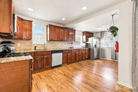 74 Elmwood Avenue Edison NJ 08837