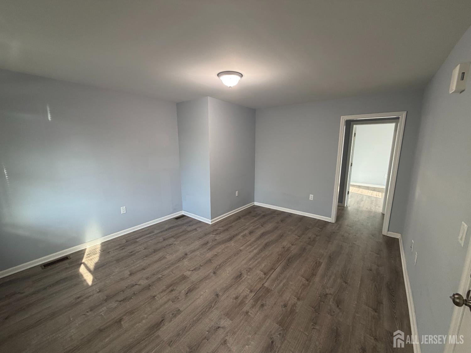 816 King Georges Road Fords NJ 08863
