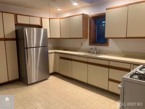 11 Pelham Avenue Edison NJ 08034