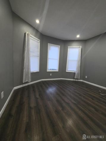 487 S 17th Street S Newark NJ 07103