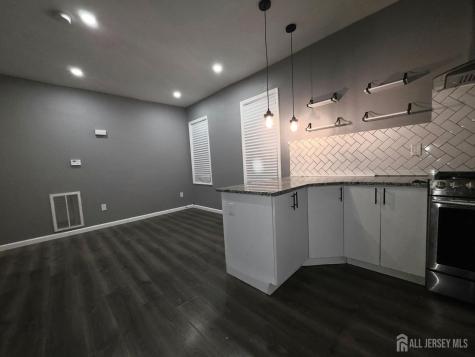 487 S 17th Street S Newark NJ 07103