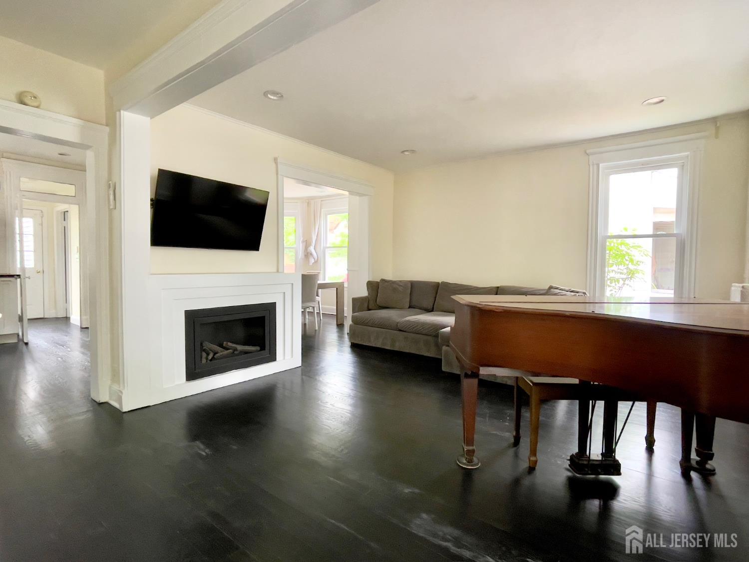 323 Montgomery Street Highland Park NJ 08904