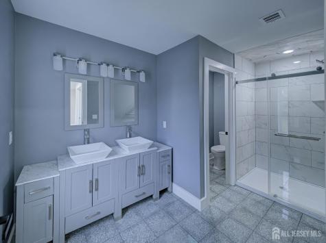 8 Travers Avenue Edison NJ 08817