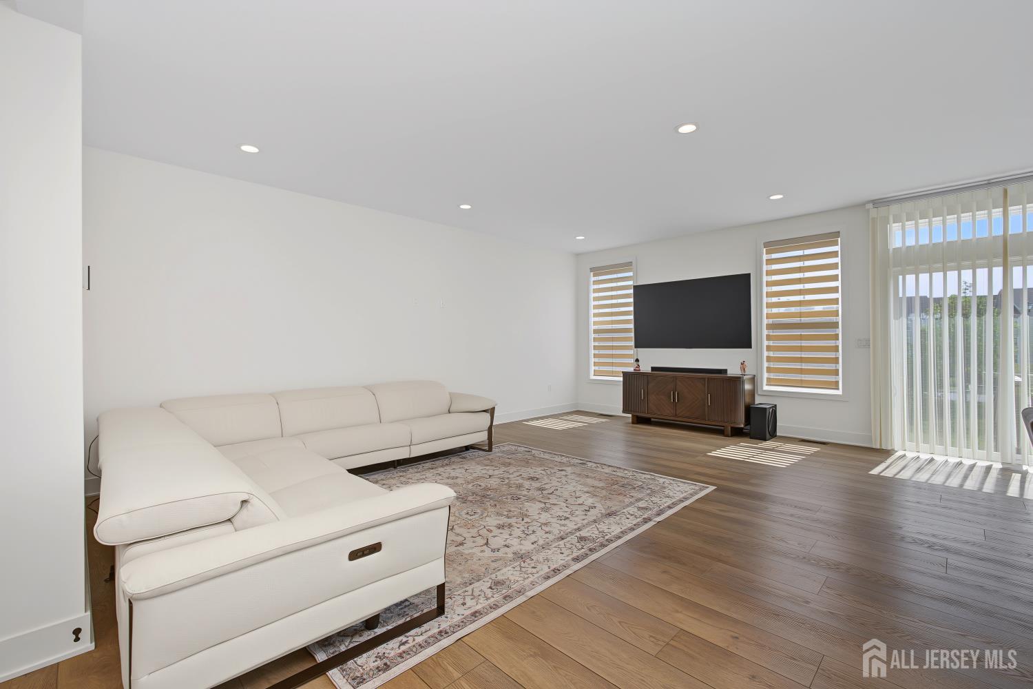 30 NE Cloverleaf Lane Manalapan NJ 07726