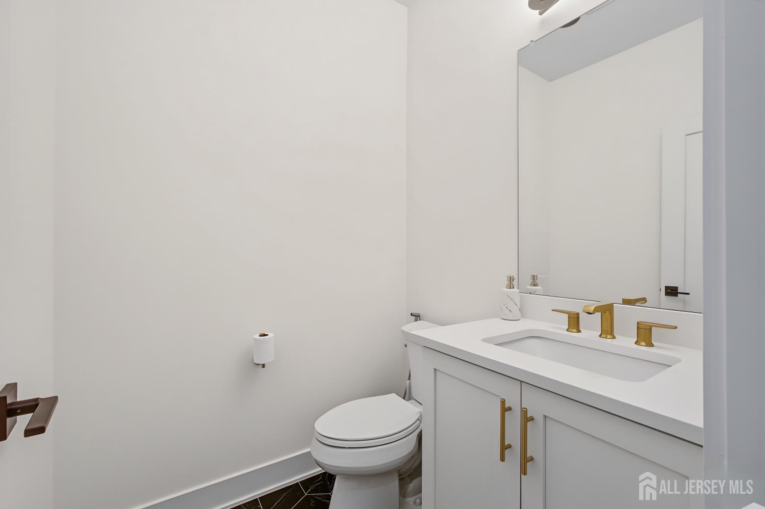 30 NE Cloverleaf Lane Manalapan NJ 07726