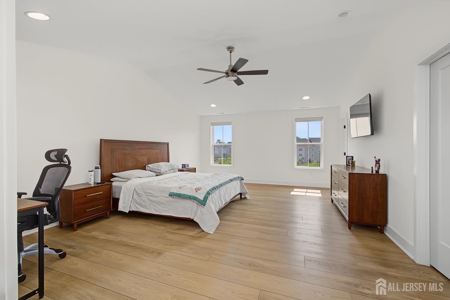 30 NE Cloverleaf Lane Manalapan NJ 07726