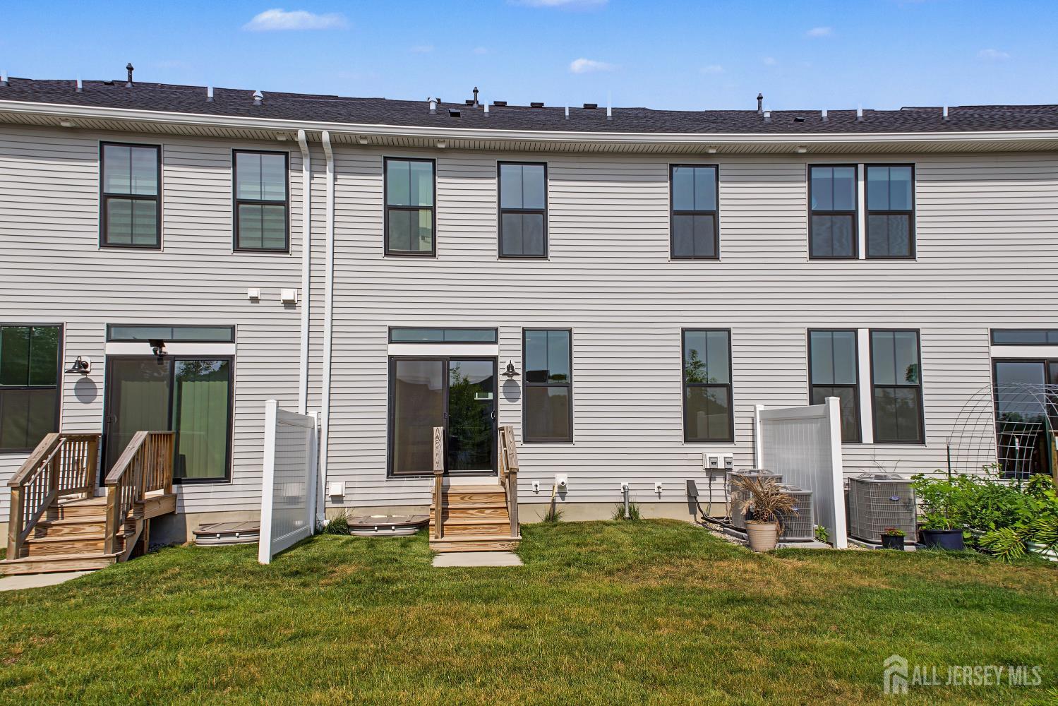 30 NE Cloverleaf Lane Manalapan NJ 07726
