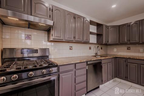 253 9th Street Sayreville NJ 08879