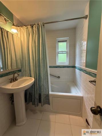 182 Newman Street Metuchen NJ 08840