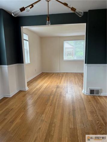 182 Newman Street Metuchen NJ 08840