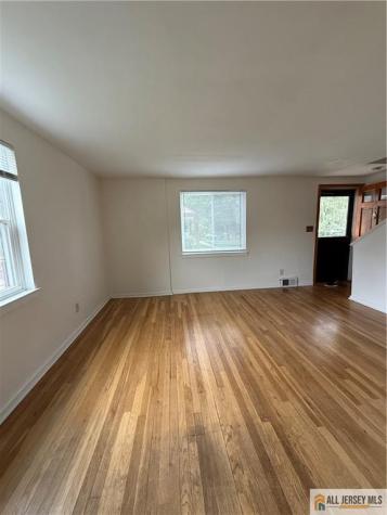 182 Newman Street Metuchen NJ 08840